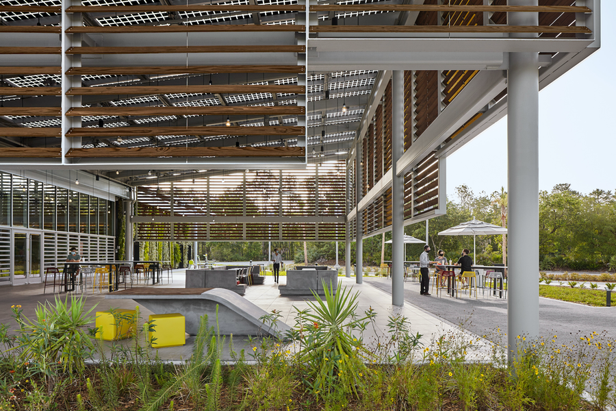 1606700455197100.png 餐廳的用餐區,分為室內和室外兩個部分.png