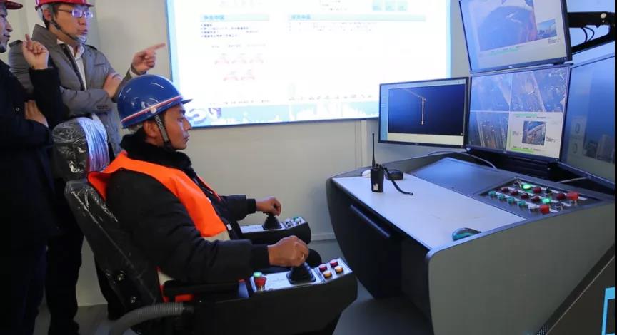 1608883955123120.jpg 2020年11月 完成基于5G環境的首次遠程吊裝.jpg