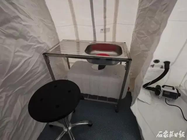 1610935686839520.jpg 3 實驗人員洗手池帶有液體回收.jpg