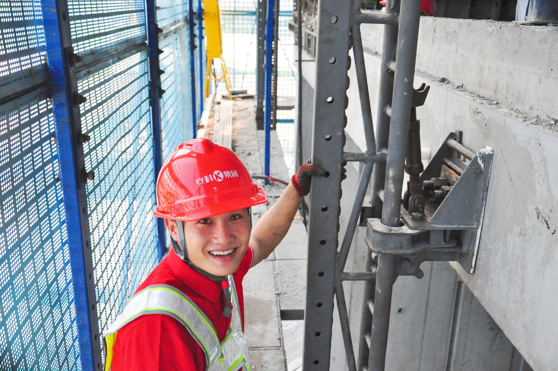 1630372054174571.jpg 安裝完成后的笑容.jpg